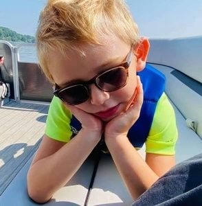 Meet your Posher, Elaine